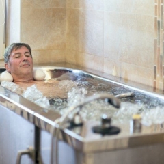 Hlavní Lázeňský dům - Lázně Ostrožská Nová Ves, koupele