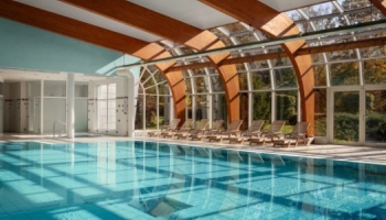 Karlovy Vary - bazén ve wellness hotelu